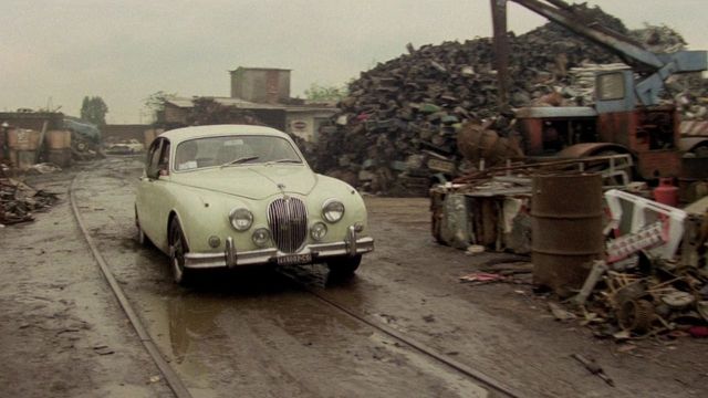 Una scena tratta dal film Liberi armati pericolosi