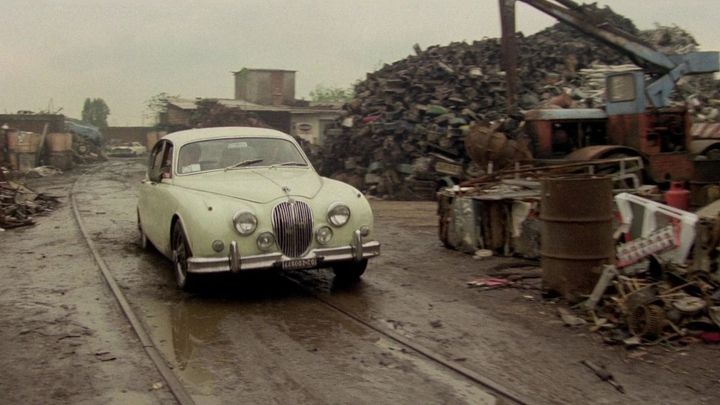 Una scena tratta dal film Liberi armati pericolosi