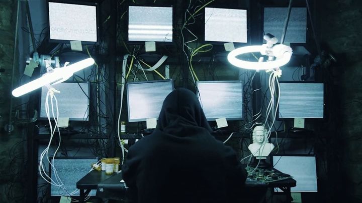 Una scena tratta dal film Indizi da uno sconosciuto