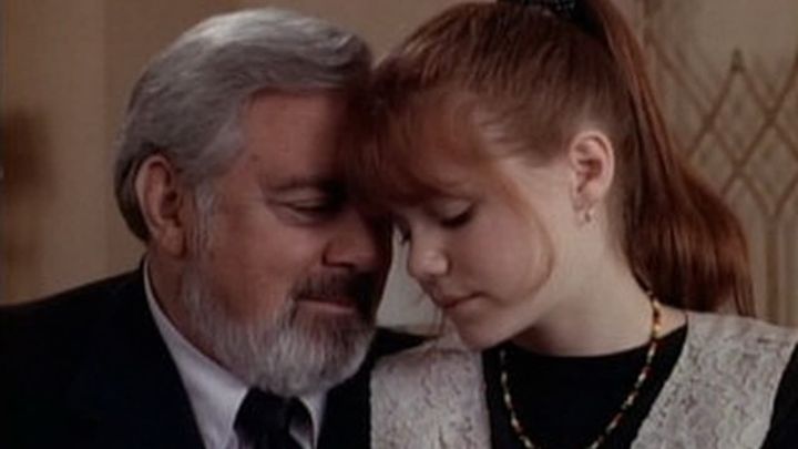 Una scena tratta dal film Perry Mason: Una ragazza intraprendente