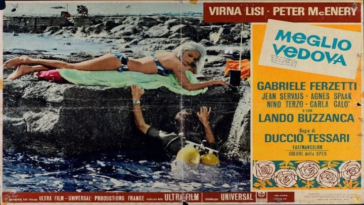 Una scena tratta dal film Meglio vedova