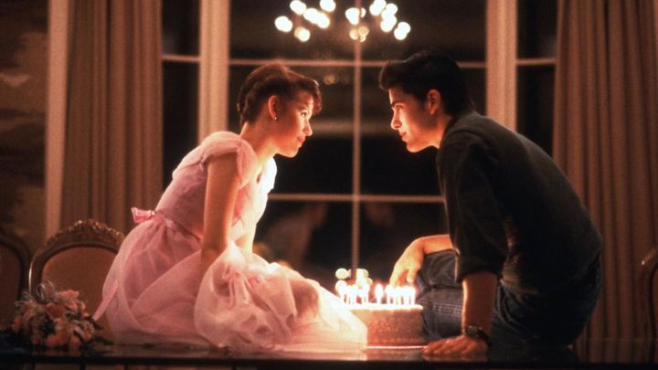 Una scena tratta dal film Sixteen Candles - Un compleanno da ricordare