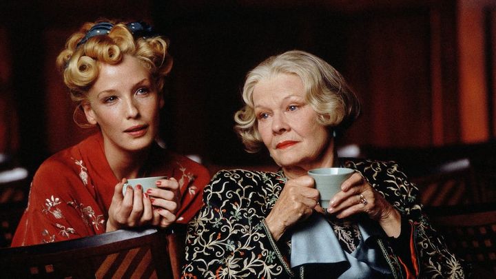 Una scena tratta dal film Lady Henderson presenta