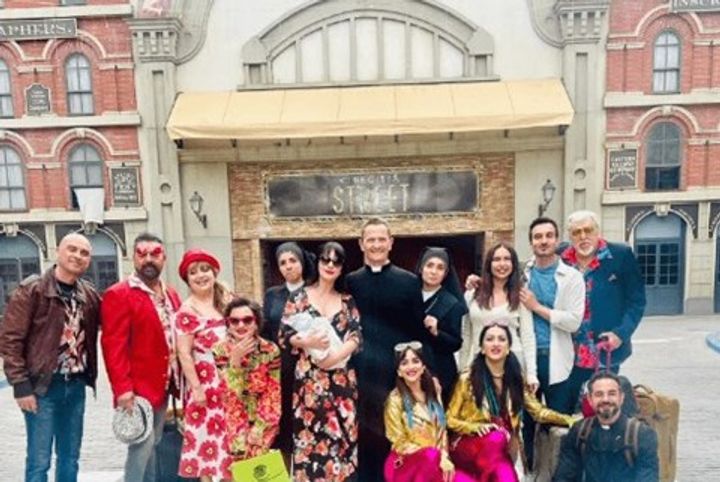 Una scena tratta dal film Din Don 8 - Viaggio di nozze a Cinecittà World