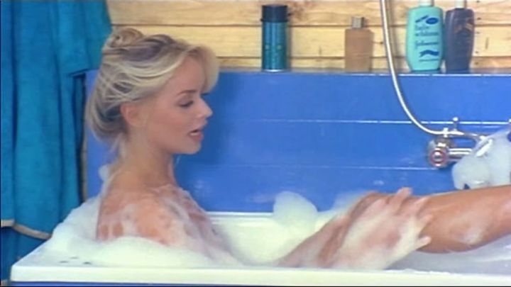 Una scena tratta dal film La liceale, il diavolo e l'acquasanta