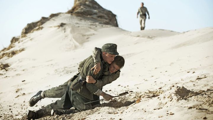 Una scena tratta dal film Land of Mine - Sotto la sabbia