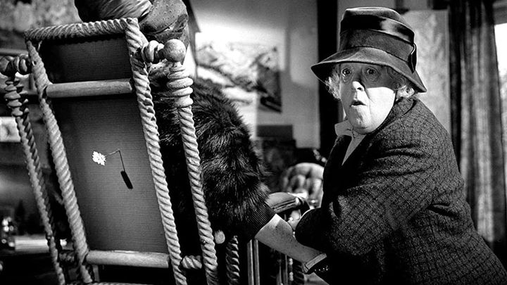 Una scena tratta dal film Assassinio al galoppatoio