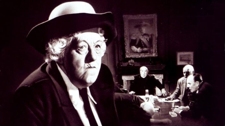 Una scena tratta dal film Assassinio a bordo