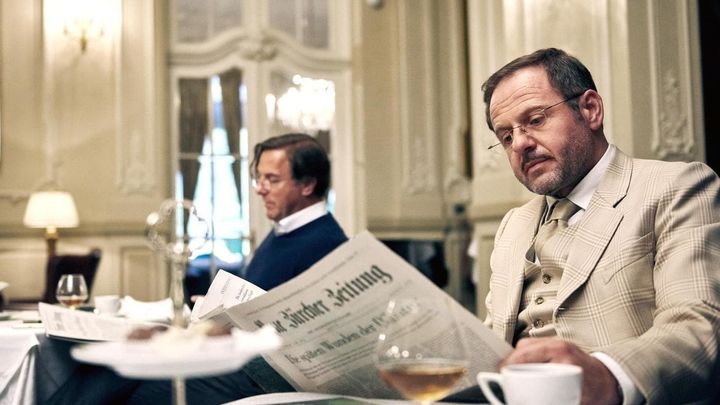 Una scena tratta dal film Allmen e le Dalie.