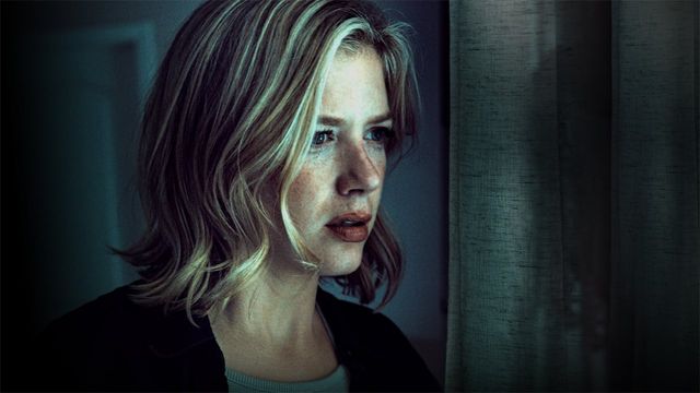 Una scena tratta dal film La casa di fronte
