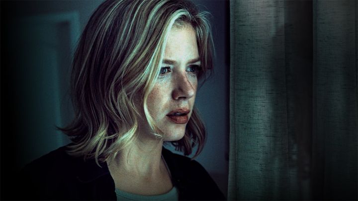 Una scena tratta dal film La casa di fronte