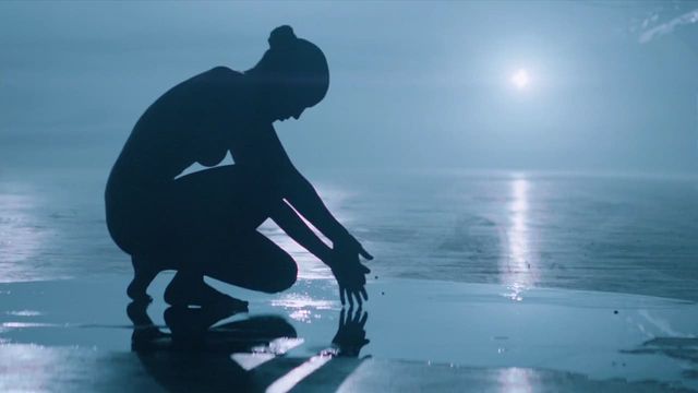 Una scena tratta dal film The Machine