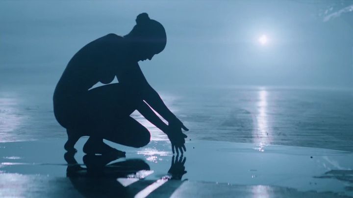 Una scena tratta dal film The Machine