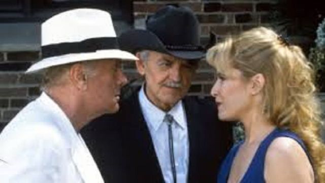 Una scena tratta dal film Perry Mason: dietro la facciata