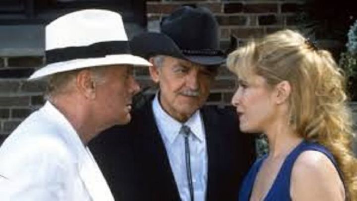 Una scena tratta dal film Perry Mason: dietro la facciata