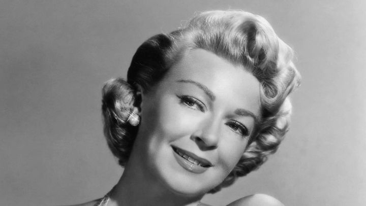 Una scena tratta dal film La signora prende il volo