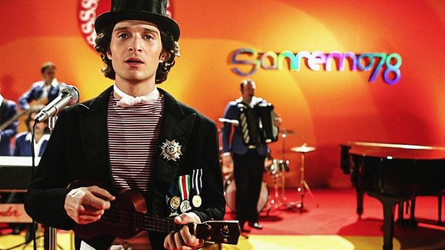 Una scena tratta dal film Rino Gaetano - Ma il cielo è sempre più blu