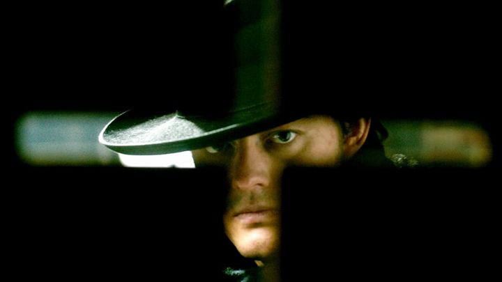 Una scena tratta dal film Lo straniero della valle oscura