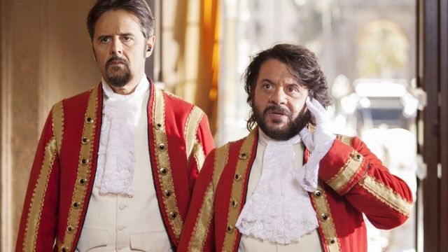 Una scena tratta dal film Natale a Londra - Dio salvi la Regina