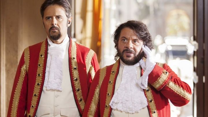 Una scena tratta dal film Natale a Londra - Dio salvi la Regina