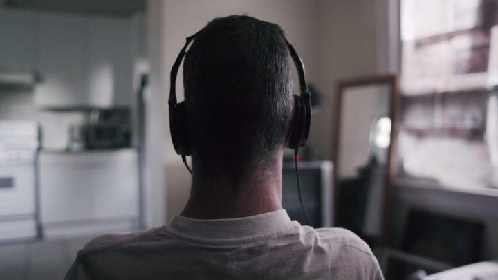 Una scena tratta dal film Hole