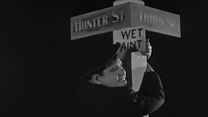 Una scena tratta dal film Paura al cimitero