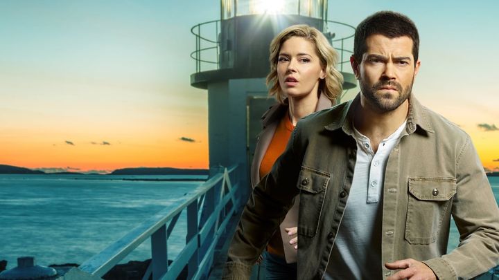 Una scena tratta dal film I misteri di Martha's Vineyard: Gli smeraldi di Lakshmi