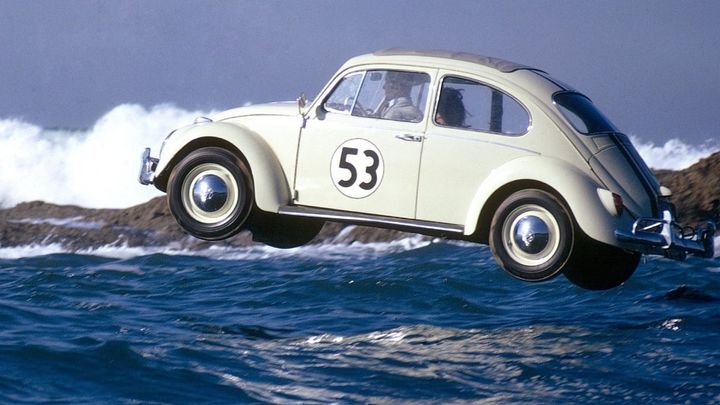 Una scena tratta dal film Herbie il maggiolino sempre più matto