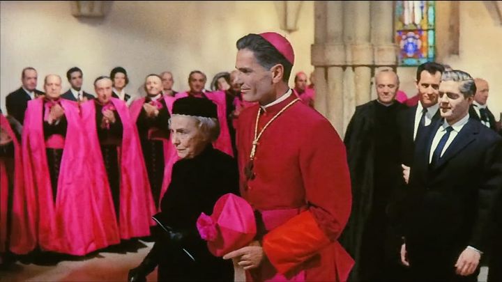 Una scena tratta dal film Il cardinale