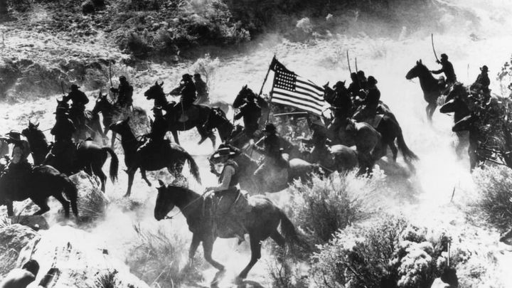 Una scena tratta dal film La montagna dei sette falchi