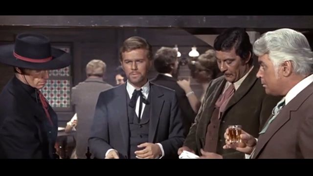 Una scena tratta dal film Carogne si nasce