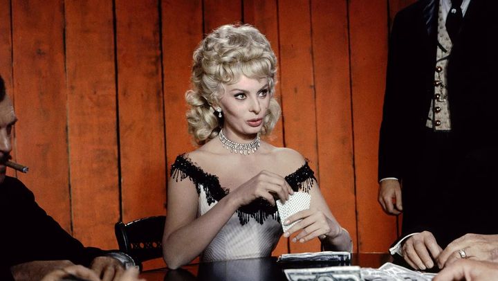 Una scena tratta dal film Il diavolo in calzoncini rosa