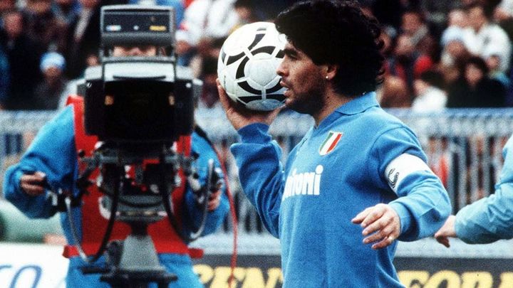 Una scena tratta dal film Maradonapoli