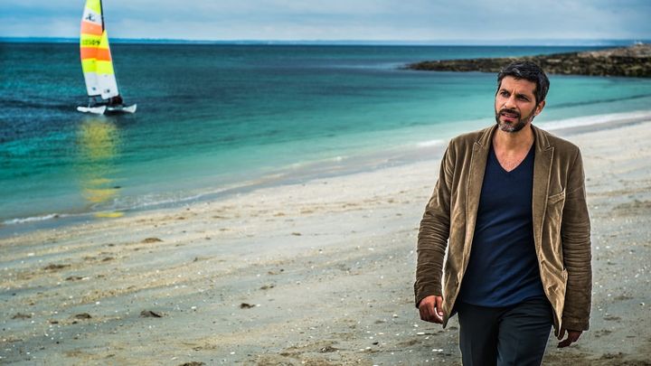 Una scena tratta dal film Il commissario Dupin: Lunedì nero per il commissario Dupin