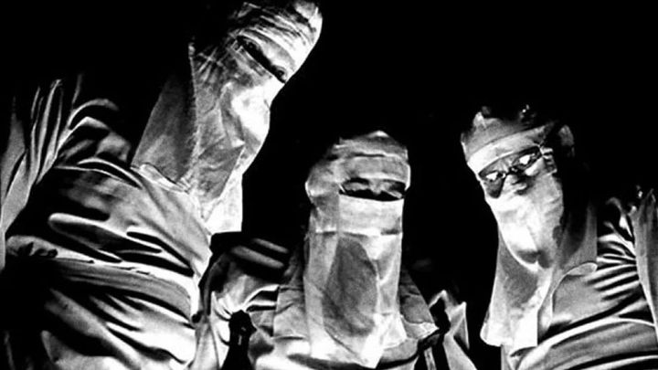 Una scena tratta dal film E Johnny prese il fucile