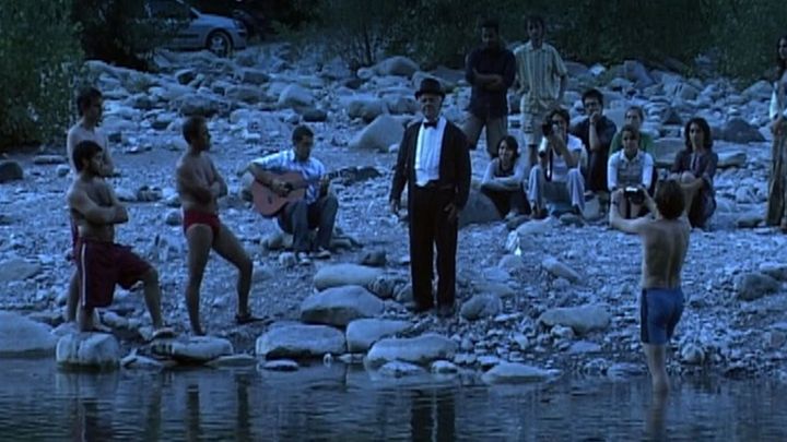 Una scena tratta dal film Sorelle Mai