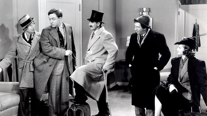 Una scena tratta dal film Servizio in camera