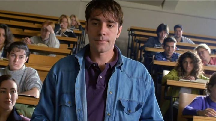 Una scena tratta dal film Tutti giù per terra