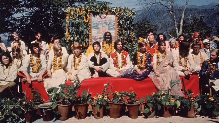 Una scena tratta dal film In India con i Beatles