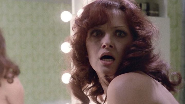 Una scena tratta dal film Nude per l'assassino