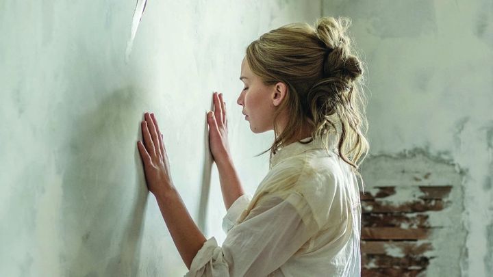 Una scena tratta dal film Madre!