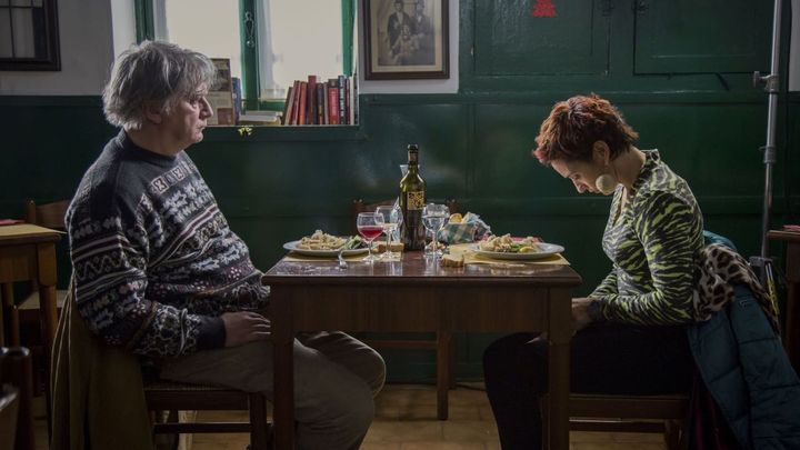Una scena tratta dal film Il buco in testa