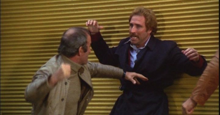 Una scena tratta dal film Poliziotto senza paura