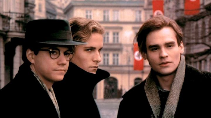 Una scena tratta dal film Swing Kids - Giovani ribelli