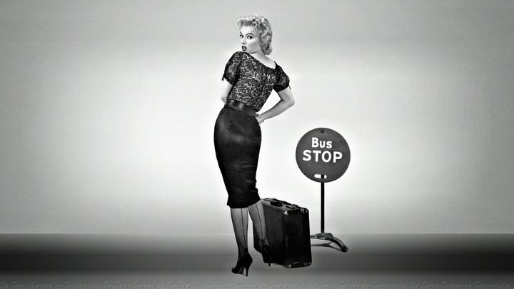 Una scena tratta dal film Fermata d'autobus