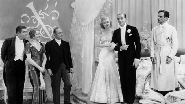 Una scena tratta dal film Cappello a cilindro