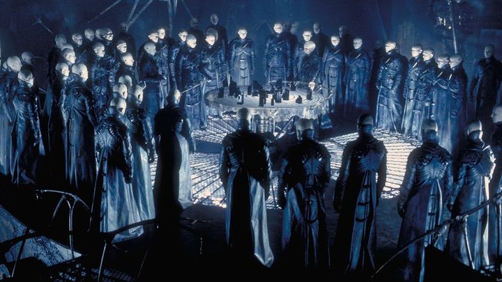 Una scena tratta dal film Dark City