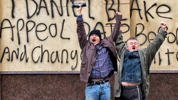 Una scena tratta dal film Io, Daniel Blake