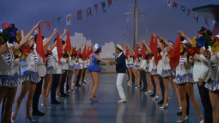 Una scena tratta dal film La signora e i suoi mariti