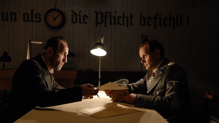 Una scena tratta dal film Il falsario - Operazione Bernhard